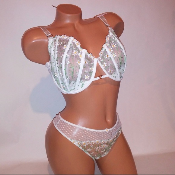 Victoria's Secret Other - Victoria Secret Bra Set 38DDD Push Up Without Padding X Large Panty White Floral